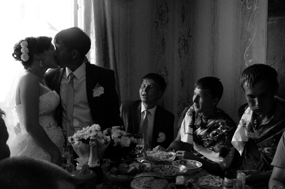 من تقاليد الاعراس في روسيا: اختبار للعريس، كسر الزجاج وقبلة العروسين صورة رقم 6