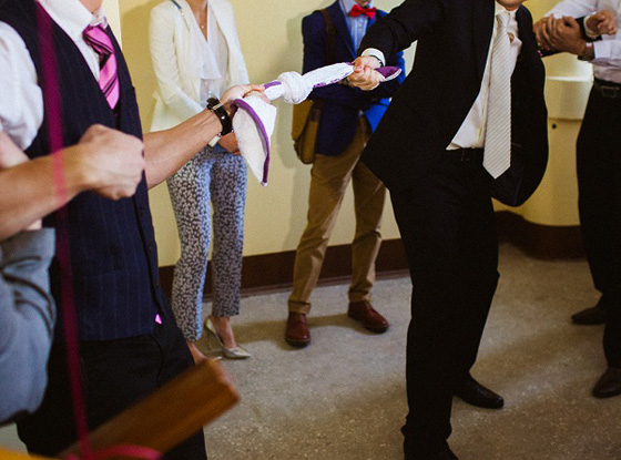 من تقاليد الاعراس في روسيا: اختبار للعريس، كسر الزجاج وقبلة العروسين صورة رقم 2