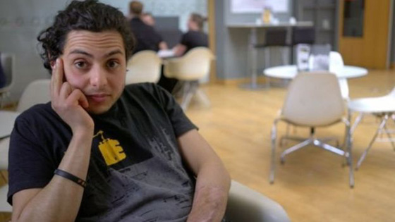 فتاة مصرية تحولت في اسكتلندا الى (آدم)، ومصري تحوّل الى (كارلا) في المانيا! صورة رقم 1