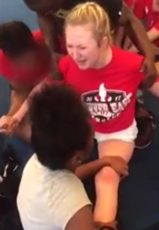  فيديو لفتاة تصرخ ألما اثناء تدريب يستدعي الشرطة لفتح تحقيق صورة رقم 1