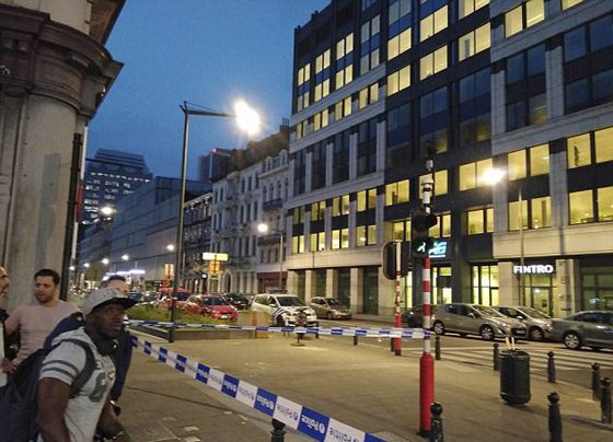 بروكسل: صاح الله اكبر وهاجم جنودا بلجيكيين فقتل دون ان يصيب احد! صورة رقم 8