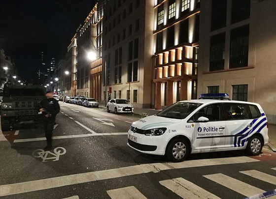 بروكسل: صاح الله اكبر وهاجم جنودا بلجيكيين فقتل دون ان يصيب احد! صورة رقم 9