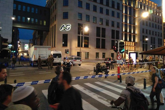 بروكسل: صاح الله اكبر وهاجم جنودا بلجيكيين فقتل دون ان يصيب احد! صورة رقم 12