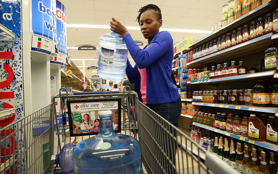 اعصار هارفي الرهيب يجتاح تكساس وترامب يعلن حالة الطوارئ.. فيديو صورة رقم 31