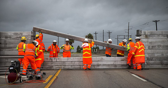 اعصار هارفي الرهيب يجتاح تكساس وترامب يعلن حالة الطوارئ.. فيديو صورة رقم 18