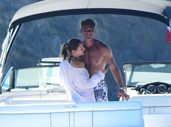صور فضيحة زنا للممثل التركي مراد باش اوغلو مع ابنة اخيه الشقراء! صورة رقم 11