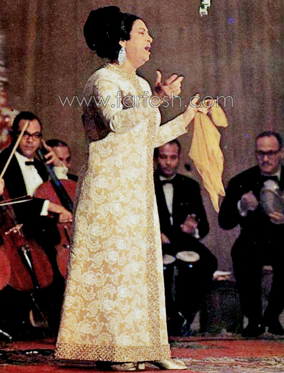 مفاجأة صادمة: مبارك اهدى نجيب محفوظ قلادة مغشوشة وفيديو لم تشاهدوه من قبل! صورة رقم 11