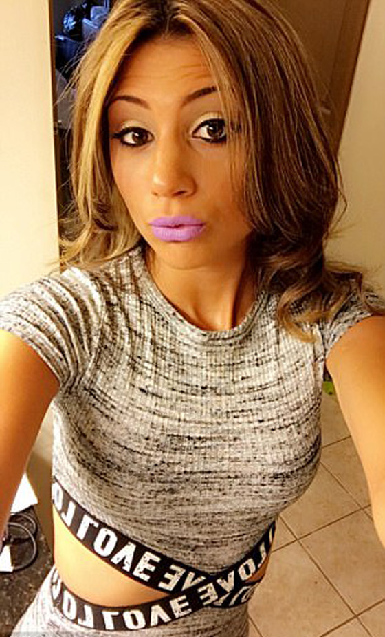 نادلة تحصل على بقشيش لم تحلم به في حياتها على فاتورة هزيلة! صورة رقم 9