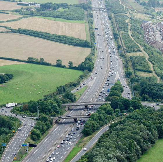 بريطانيا: 8 قتلى وعدة اصابات في أسوأ حادث سير منذ سنوات صورة رقم 21