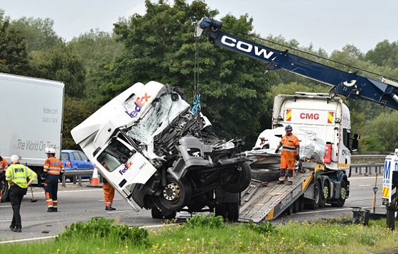 بريطانيا: 8 قتلى وعدة اصابات في أسوأ حادث سير منذ سنوات صورة رقم 15