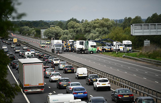 بريطانيا: 8 قتلى وعدة اصابات في أسوأ حادث سير منذ سنوات صورة رقم 16