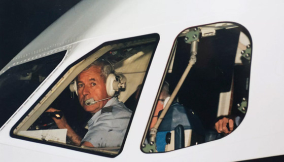 الطيار الذي نقل جثمان الاميرة ديانا من باريس الى لندن يخرج عن صمته صورة رقم 1