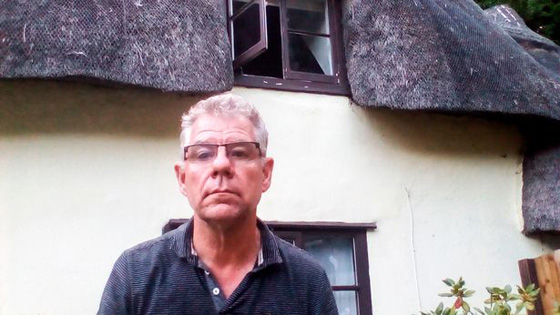 فيديو مخيف.. بريطاني يصور شبحا يفتح النافذة صورة رقم 5