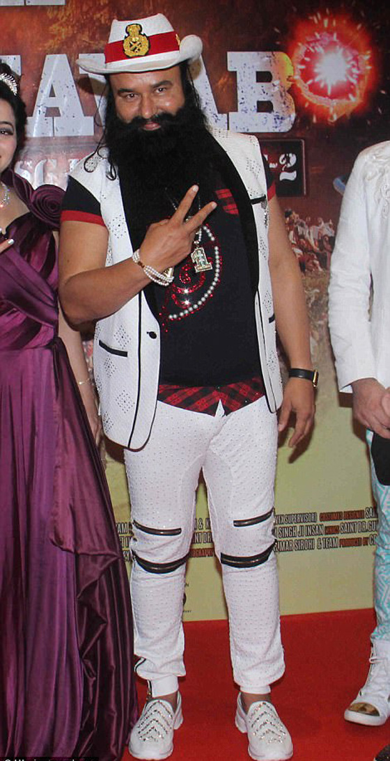  الهند: مدعي نبوّة يغتصب أتباعه ويُجبرهم على الإخصاء تقرباً للإله! صورة رقم 39