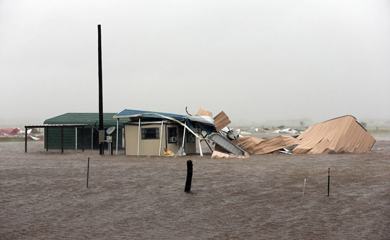 هيوستن تغرق ويلحق بها دمار هائل بعد اعصار هارفي الكارثي صورة رقم 6