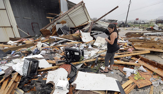 هيوستن تغرق ويلحق بها دمار هائل بعد اعصار هارفي الكارثي صورة رقم 9