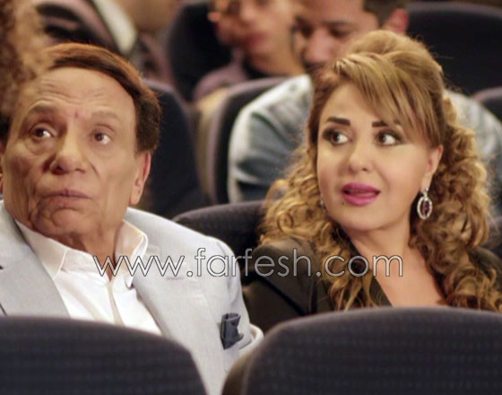 مادلين طبر غاضبة من عادل امام والزعيم يداعب مذيعة محجبة.. بالفيديو صورة رقم 1