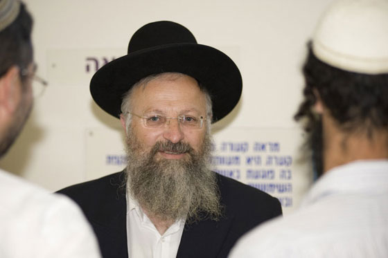 حاخام اسرائيلي يحذر اليهود من تناول الطعام والشراب مع العرب صورة رقم 2