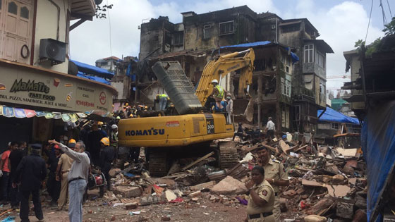 4 قتلى وعشرات المفقودين في انهيار مبنى متعدد الطوابق في مومباي صورة رقم 2