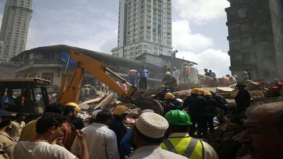 4 قتلى وعشرات المفقودين في انهيار مبنى متعدد الطوابق في مومباي صورة رقم 4