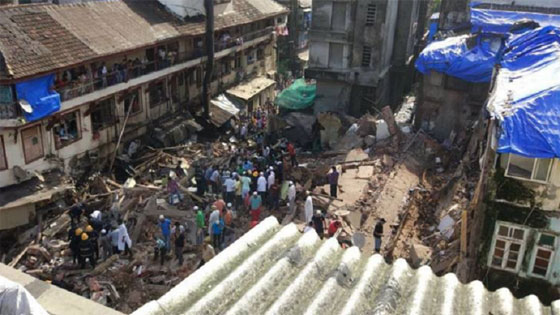 4 قتلى وعشرات المفقودين في انهيار مبنى متعدد الطوابق في مومباي صورة رقم 5