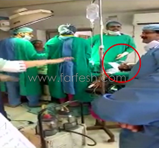 ايقاف طبيبين هنديين عن العمل بعد ان تشاجرا اثناء عملية جراحية.. فيديو صورة رقم 1