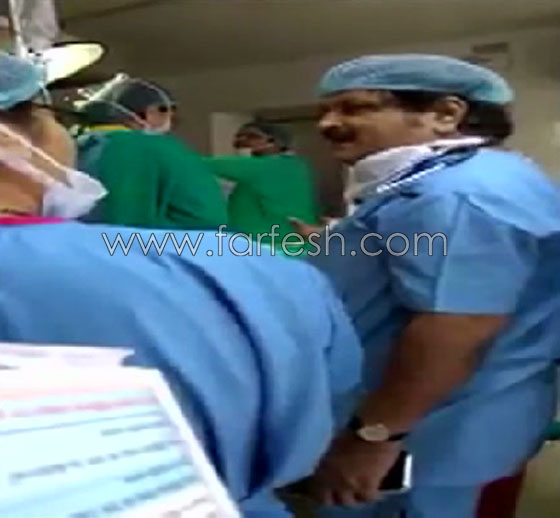 ايقاف طبيبين هنديين عن العمل بعد ان تشاجرا اثناء عملية جراحية.. فيديو صورة رقم 5
