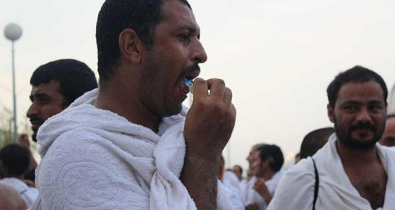 بالصور: شاحنات توزع الآيس كريم على الحجاج في عرفات في لفتة مفرحة صورة رقم 6