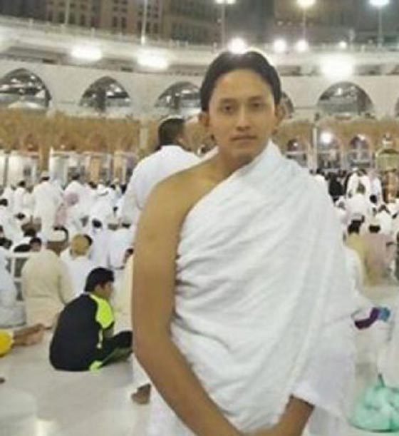شاب إندونيسي قطع أكثر من 9 آلاف كيلومتر سيرًا على أقدامه ليؤدي مناسك الحج صورة رقم 1