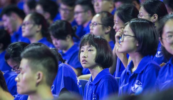 اصغر طالبة جامعية في الصين: عمرها 13 سنة واذهلت الجميع بذكائها! صورة رقم 2