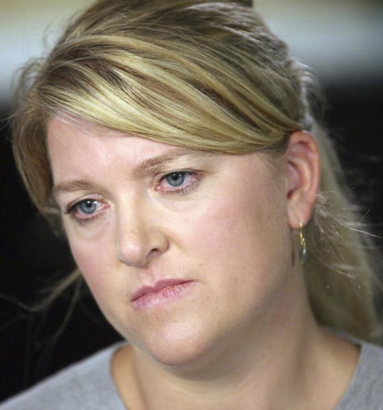 فيديو صادم.. شرطي يعتدي بوحشية على ممرضة وسط صراخها! صورة رقم 10