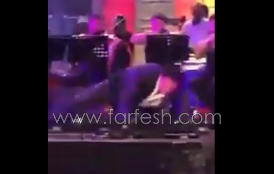 فيديوهات وصور سقوط راغب علامة والجمهور: فكّر نفسه مايكل جاكسون ويا شماتة احلام! صورة رقم 2