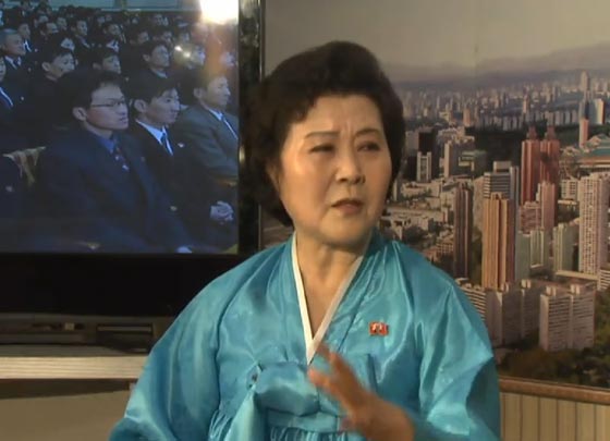 تعرف على المذيعة الكورية الشهيرة التي تعلن الحرب العالمية الثالثة يوميا! صورة رقم 2