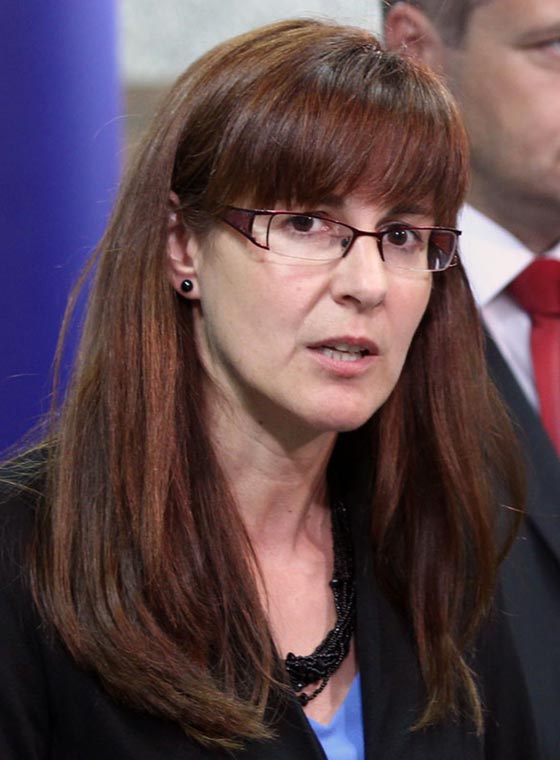 تعرف على 17 وزيرة للدفاع حول العالم بينهن الشيخة حسينة.. صور صورة رقم 10