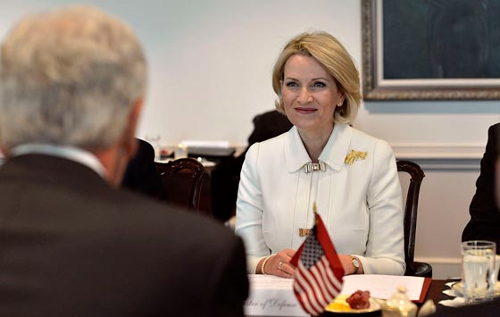 تعرف على 17 وزيرة للدفاع حول العالم بينهن الشيخة حسينة.. صور صورة رقم 5