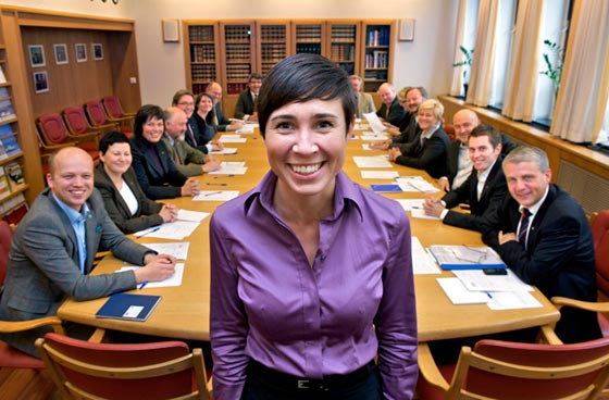 تعرف على 17 وزيرة للدفاع حول العالم بينهن الشيخة حسينة.. صور صورة رقم 6