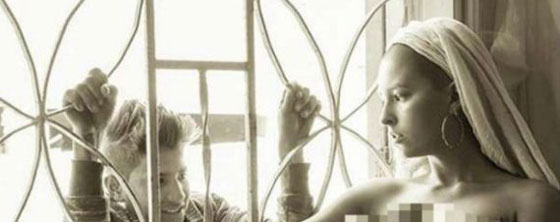 القبض على سائحة بلجيكية قامت بخلع ملابسها عند الأهرامات صورة رقم 2