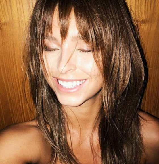 القبض على سائحة بلجيكية قامت بخلع ملابسها عند الأهرامات صورة رقم 8