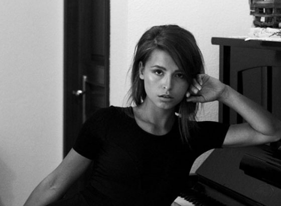 القبض على سائحة بلجيكية قامت بخلع ملابسها عند الأهرامات صورة رقم 9