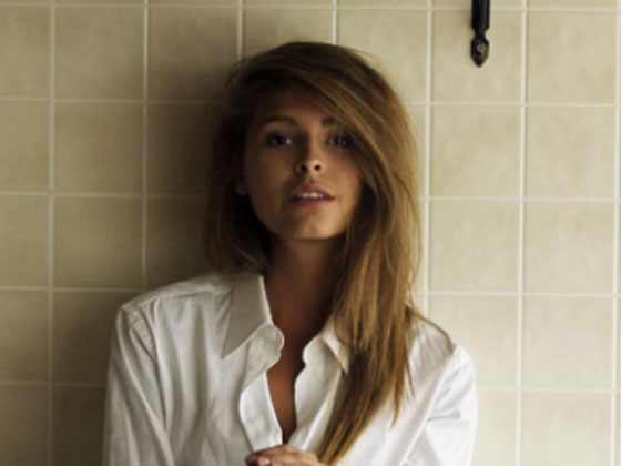 القبض على سائحة بلجيكية قامت بخلع ملابسها عند الأهرامات صورة رقم 10