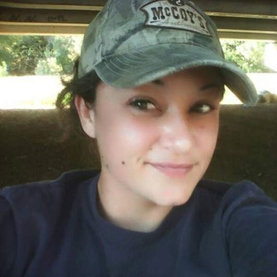 بالفيديو.. فتاة أمريكية مكبلة تفك قيودها وتهرب بسيارة الشرطة صورة رقم 6