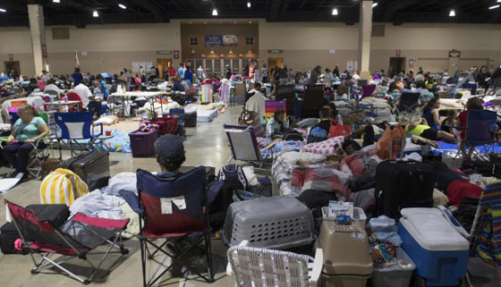 مشهد مثير.. هروب الطائرات من فلوريدا خوفا من اعصار إرما المدمر صورة رقم 13