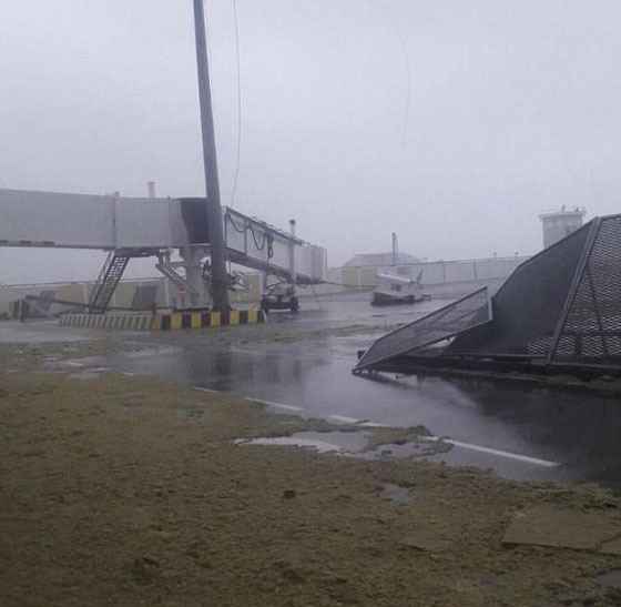 مشهد مثير.. هروب الطائرات من فلوريدا خوفا من اعصار إرما المدمر صورة رقم 20