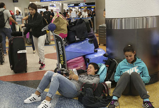 مشهد مثير.. هروب الطائرات من فلوريدا خوفا من اعصار إرما المدمر صورة رقم 10