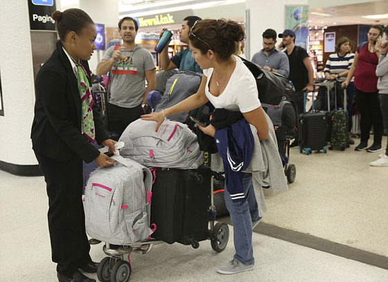 مشهد مثير.. هروب الطائرات من فلوريدا خوفا من اعصار إرما المدمر صورة رقم 11