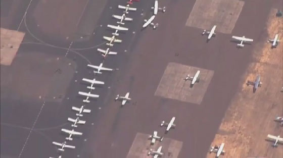 مشهد مثير.. هروب الطائرات من فلوريدا خوفا من اعصار إرما المدمر صورة رقم 1