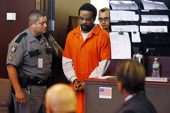 ذبح زوجته واولاده الخمسة دون سبب ويقول: الشيطان كان حاضرا! صورة رقم 3