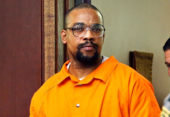 ذبح زوجته واولاده الخمسة دون سبب ويقول: الشيطان كان حاضرا! صورة رقم 1