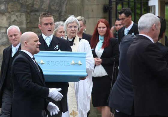 كلب يفترس طفلا رضيعا بعد أن سكر والده ونام لافراطه في شرب الجعة صورة رقم 4