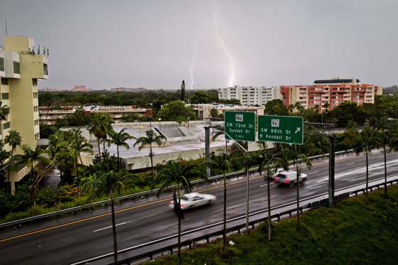 فلوريدا: الحاكم يأمر نحو 6.3 ملايين بإخلاء منازلهم بسبب الإعصار إرما صورة رقم 7